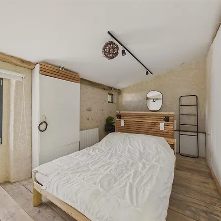 Ancienne Ferme Renovee Pour 6 En 2 Holiday home *